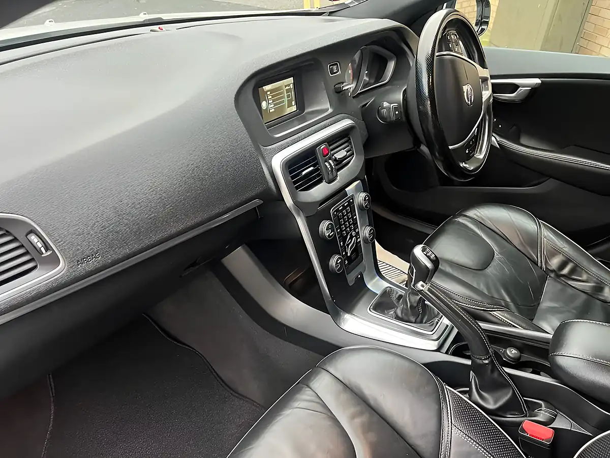 Used 2014 Volvo V40 R-Design White - Interior and Exterior details 7