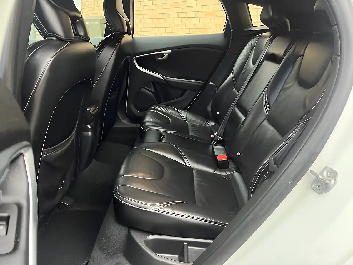 Used 2014 Volvo V40 R-Design White - Interior and Exterior details 8