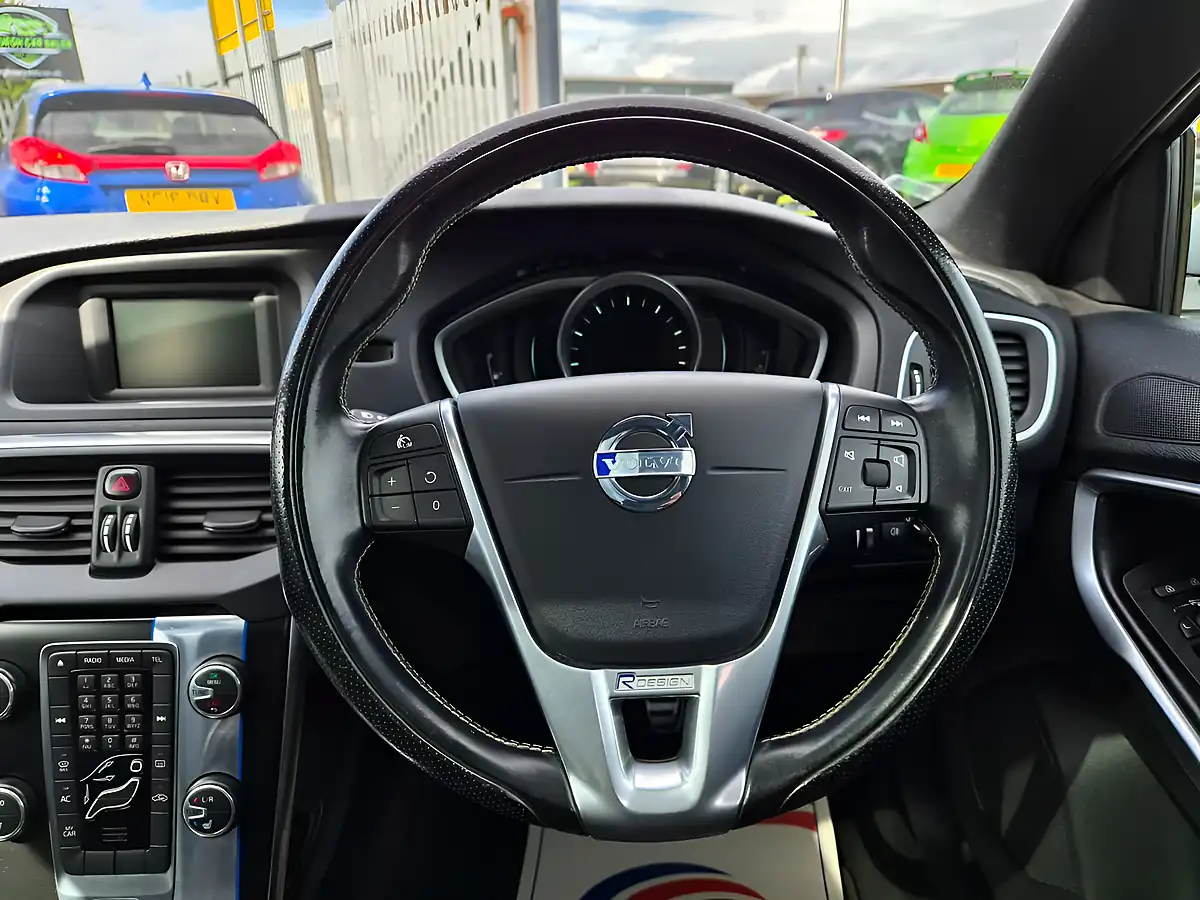 Used 2014 Volvo V40 R-Design White - Interior and Exterior details 10