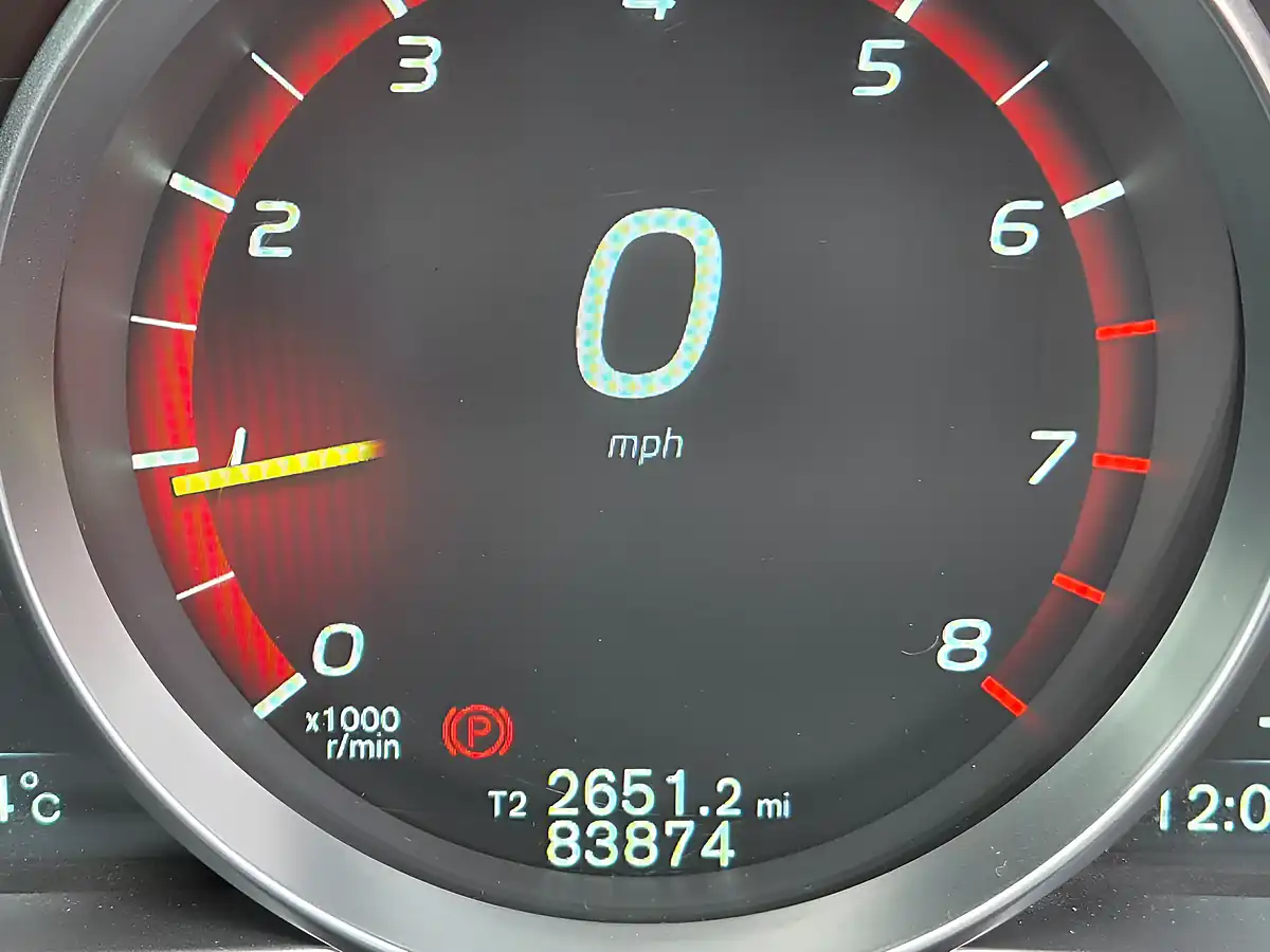 Used 2014 Volvo V40 R-Design White - Interior and Exterior details 11