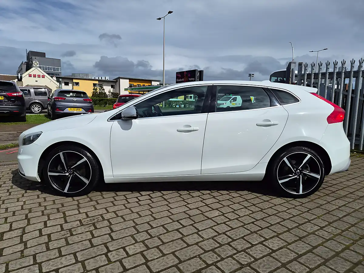 Used 2014 Volvo V40 R-Design White - Interior and Exterior details 19