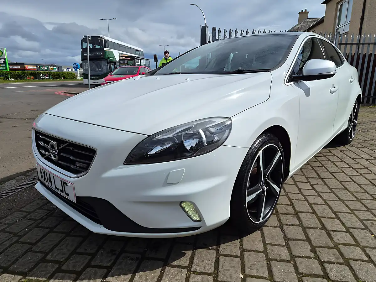 Used 2014 Volvo V40 R-Design White - Interior and Exterior details 3