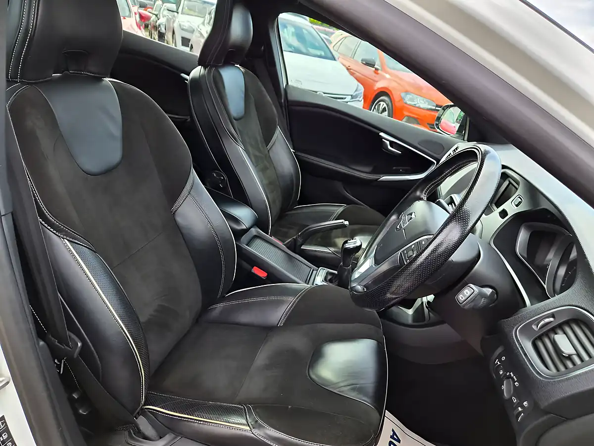 Used 2014 Volvo V40 R-Design White - Interior and Exterior details 7