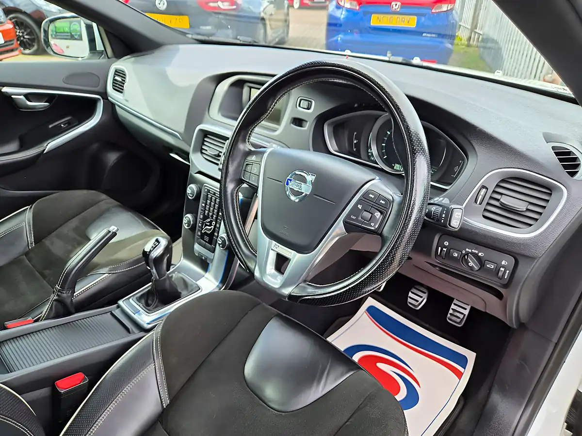 Used 2014 Volvo V40 R-Design White - Interior and Exterior details 8