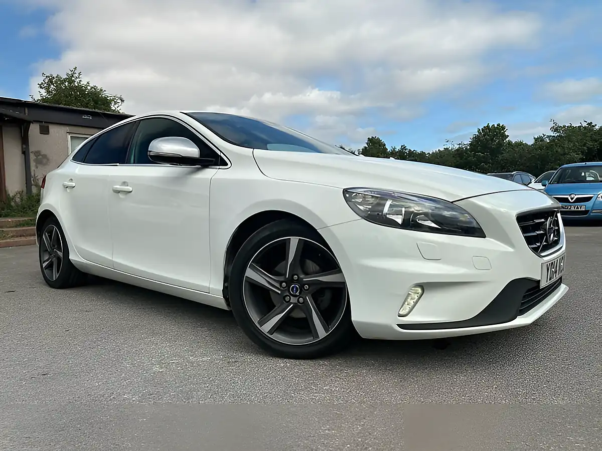 Used 2014 Volvo V40 R-Design White - Front View