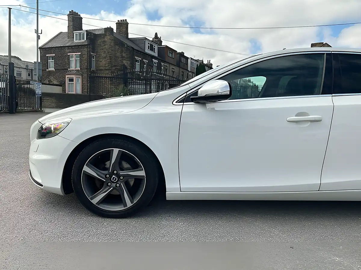 Used 2014 Volvo V40 R-Design White - Interior and Exterior details 12