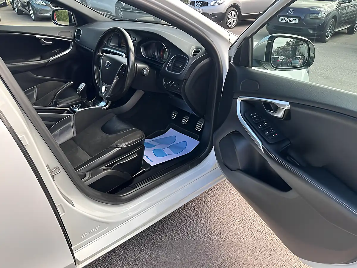 Used 2014 Volvo V40 R-Design White - Interior and Exterior details 13