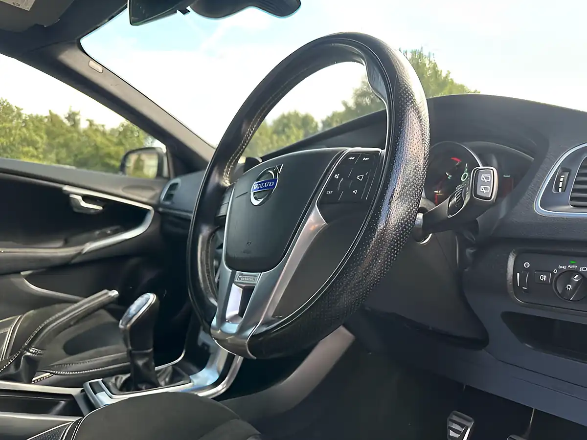 Used 2014 Volvo V40 R-Design White - Interior and Exterior details 14