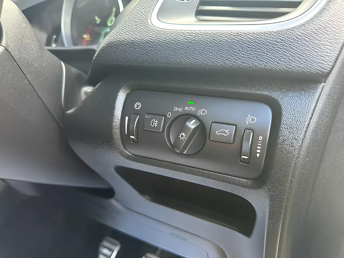 Used 2014 Volvo V40 R-Design White - Interior and Exterior details 17
