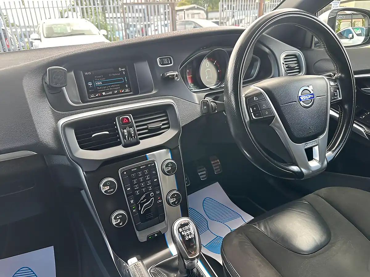 Used 2014 Volvo V40 R-Design White - Interior and Exterior details 18