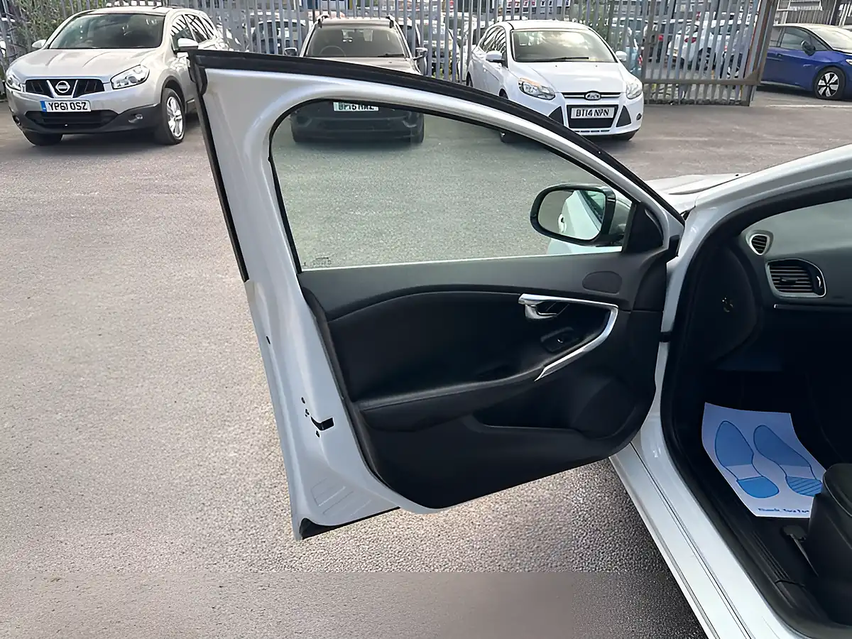 Used 2014 Volvo V40 R-Design White - Interior and Exterior details 20