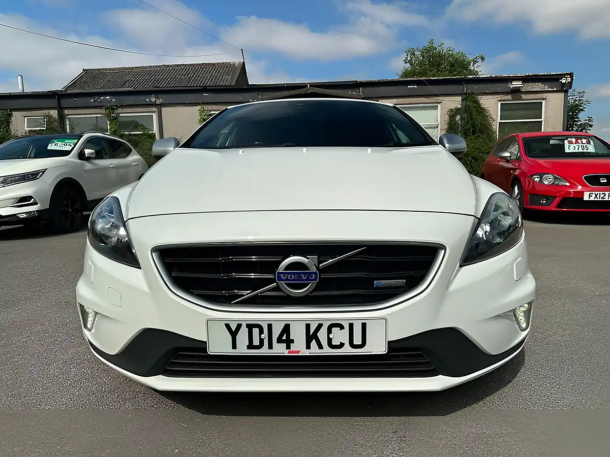 Used 2014 Volvo V40 R-Design White - Interior and Exterior details 3