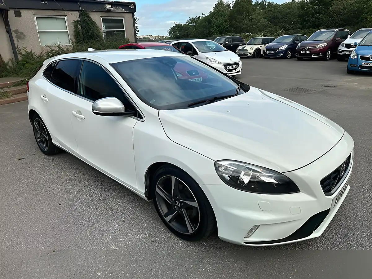 Used 2014 Volvo V40 R-Design White - Interior and Exterior details 7