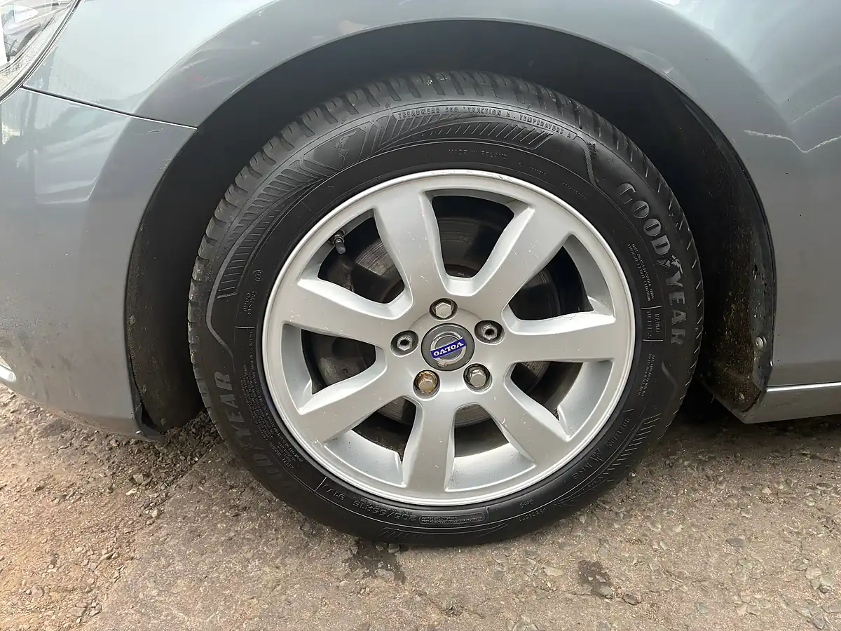 Used 2014 Volvo V40 Se Grey - Interior and Exterior details 10