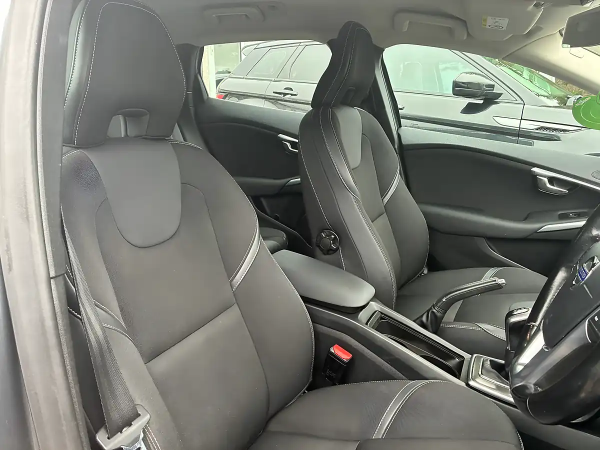 Used 2014 Volvo V40 Se Grey - Interior and Exterior details 16