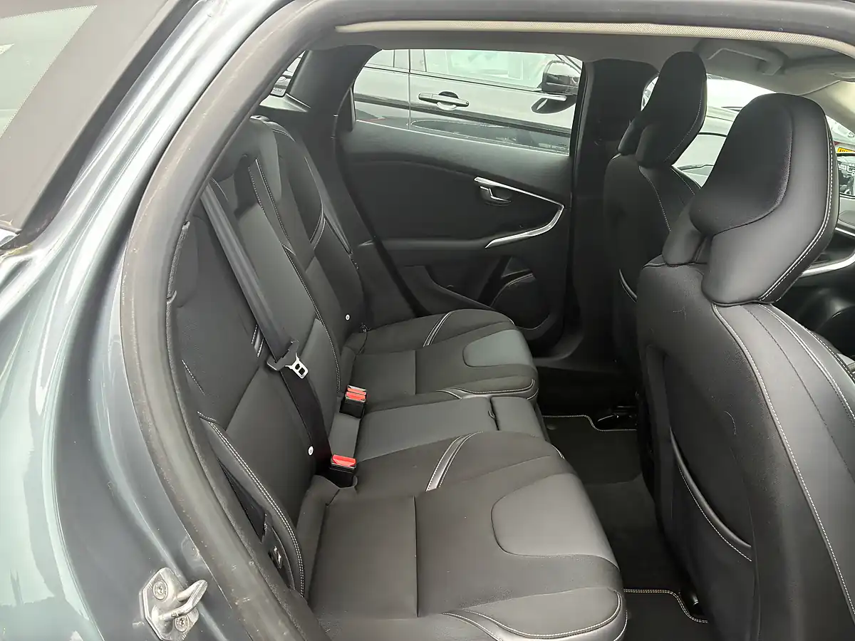 Used 2014 Volvo V40 Se Grey - Interior and Exterior details 17