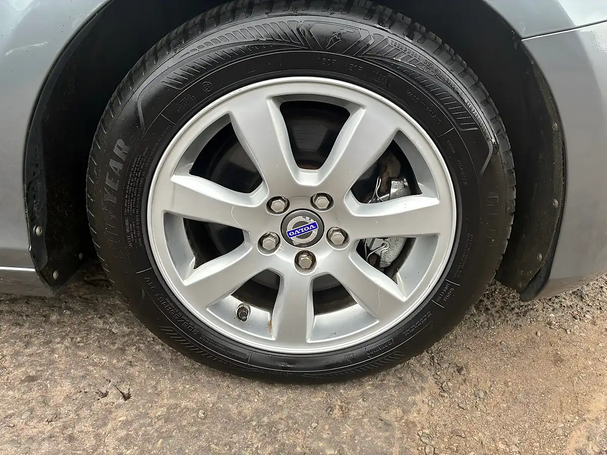 Used 2014 Volvo V40 Se Grey - Interior and Exterior details 8