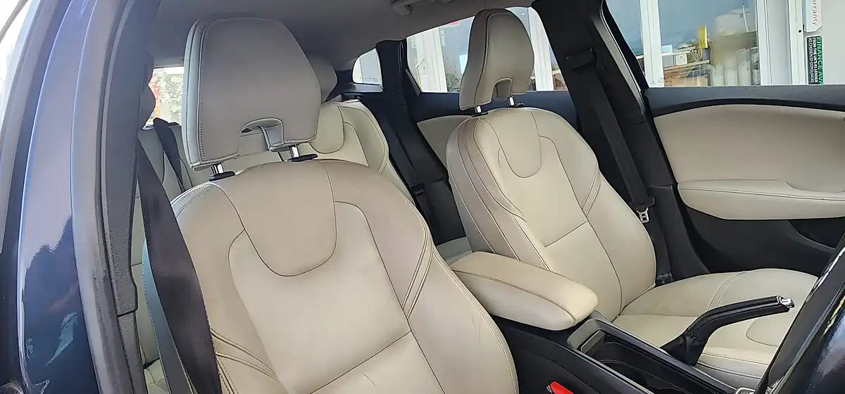 Used 2014 Volvo V40 Se Lux Blue - Interior and Exterior details 11