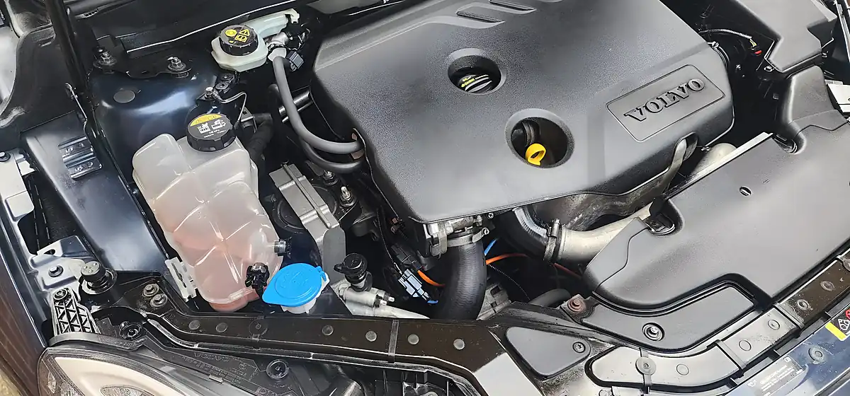 Used 2014 Volvo V40 Se Lux Blue - Interior and Exterior details 17