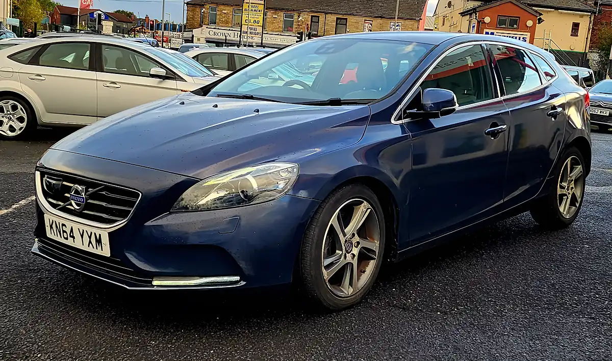 Used 2014 Volvo V40 Se Lux Blue - Interior and Exterior details 5