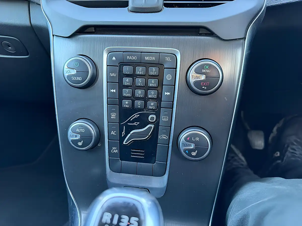 Used 2014 Volvo V40 Se Nav Grey - Interior and Exterior details 10