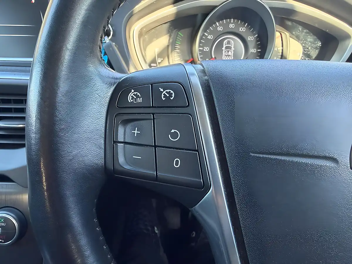 Used 2014 Volvo V40 Se Nav Grey - Interior and Exterior details 12
