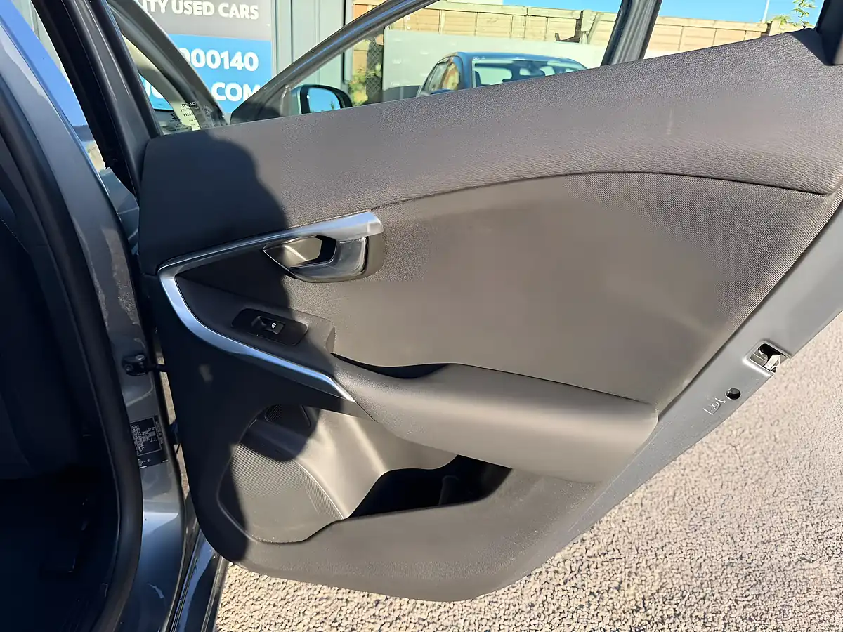 Used 2014 Volvo V40 Se Nav Grey - Interior and Exterior details 13