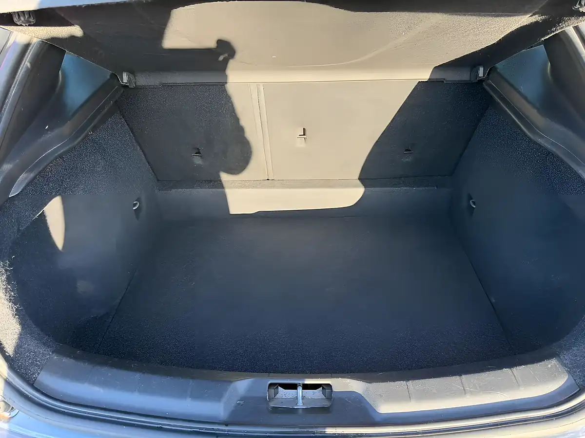 Used 2014 Volvo V40 Se Nav Grey - Interior and Exterior details 18