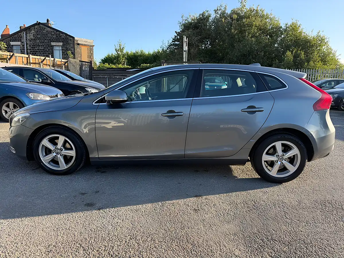 Used 2014 Volvo V40 Se Nav Grey - Interior and Exterior details 4