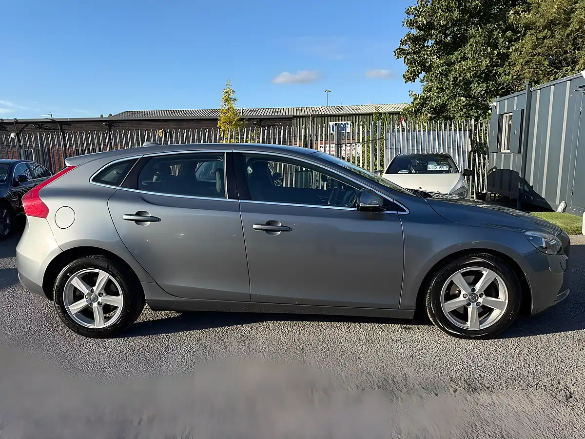 Used 2014 Volvo V40 Se Nav Grey - Interior and Exterior details 8
