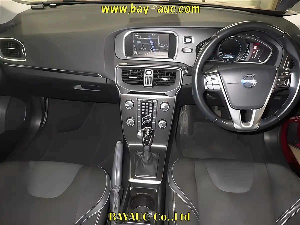 Used 2014 Volvo V40 Se Red - Interior and Exterior details 3