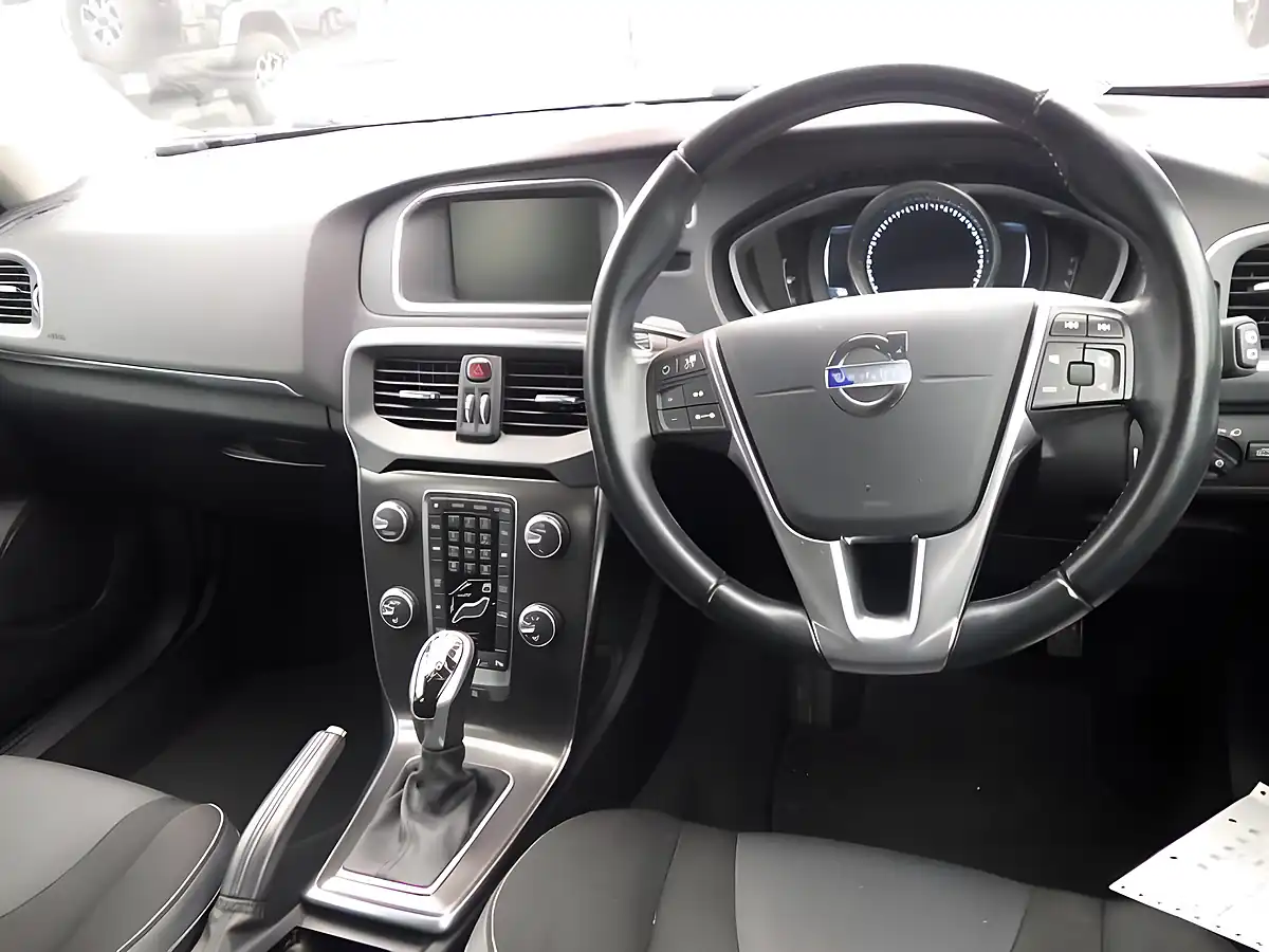 Used 2014 Volvo V40 Se Red - Interior and Exterior details 4