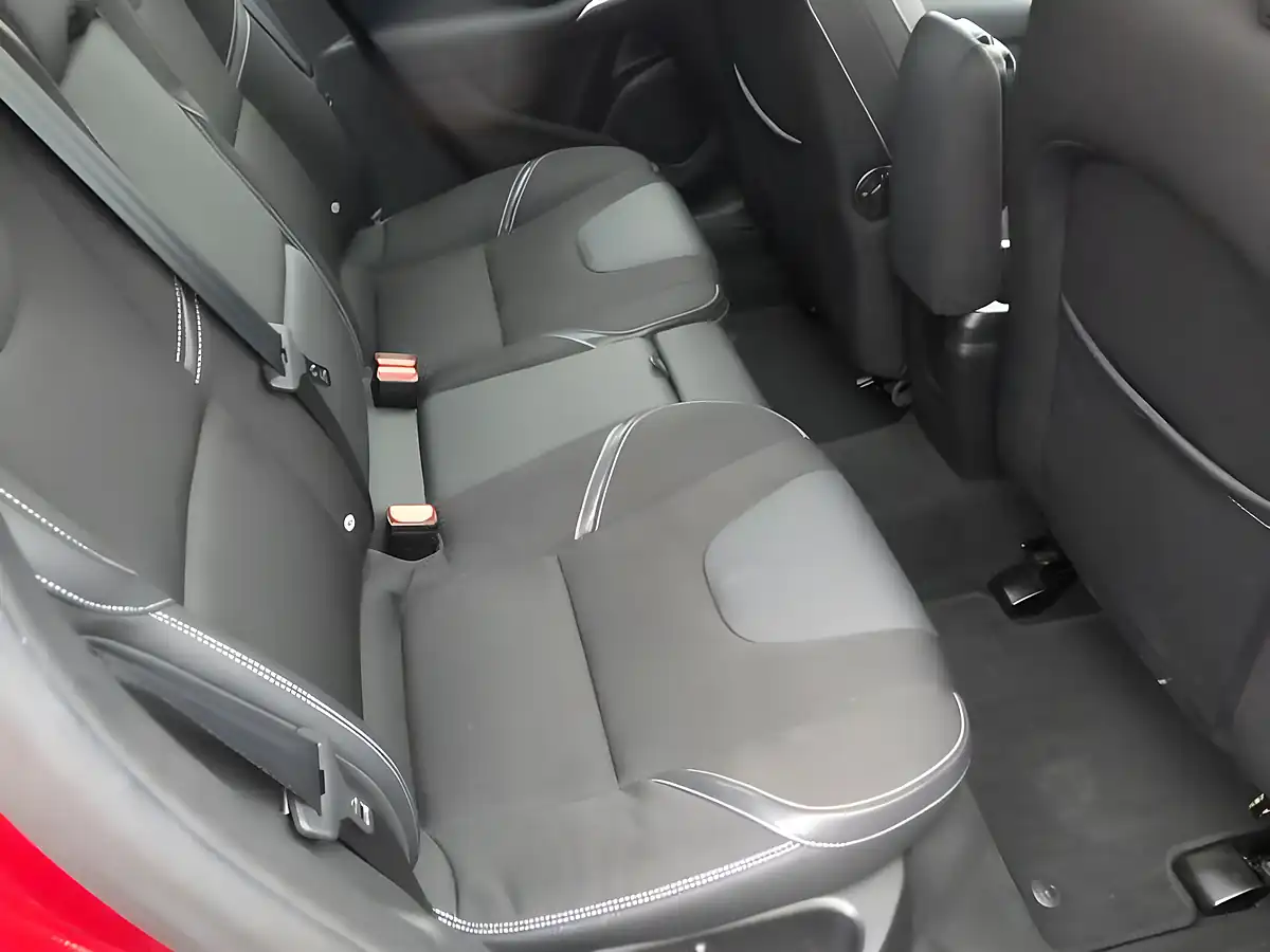 Used 2014 Volvo V40 Se Red - Interior and Exterior details 5
