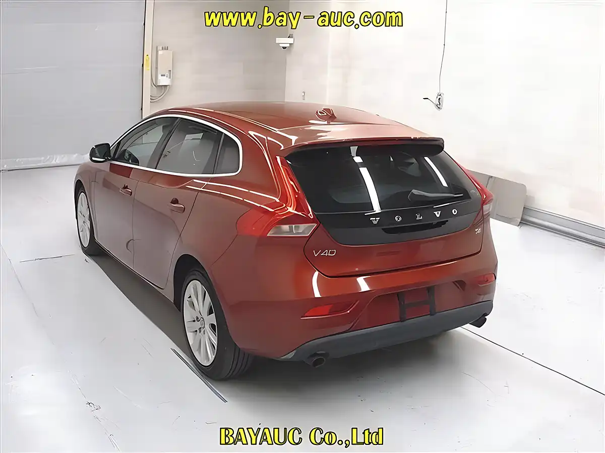 Used 2014 Volvo V40 Se Red - Interior and Exterior details 6