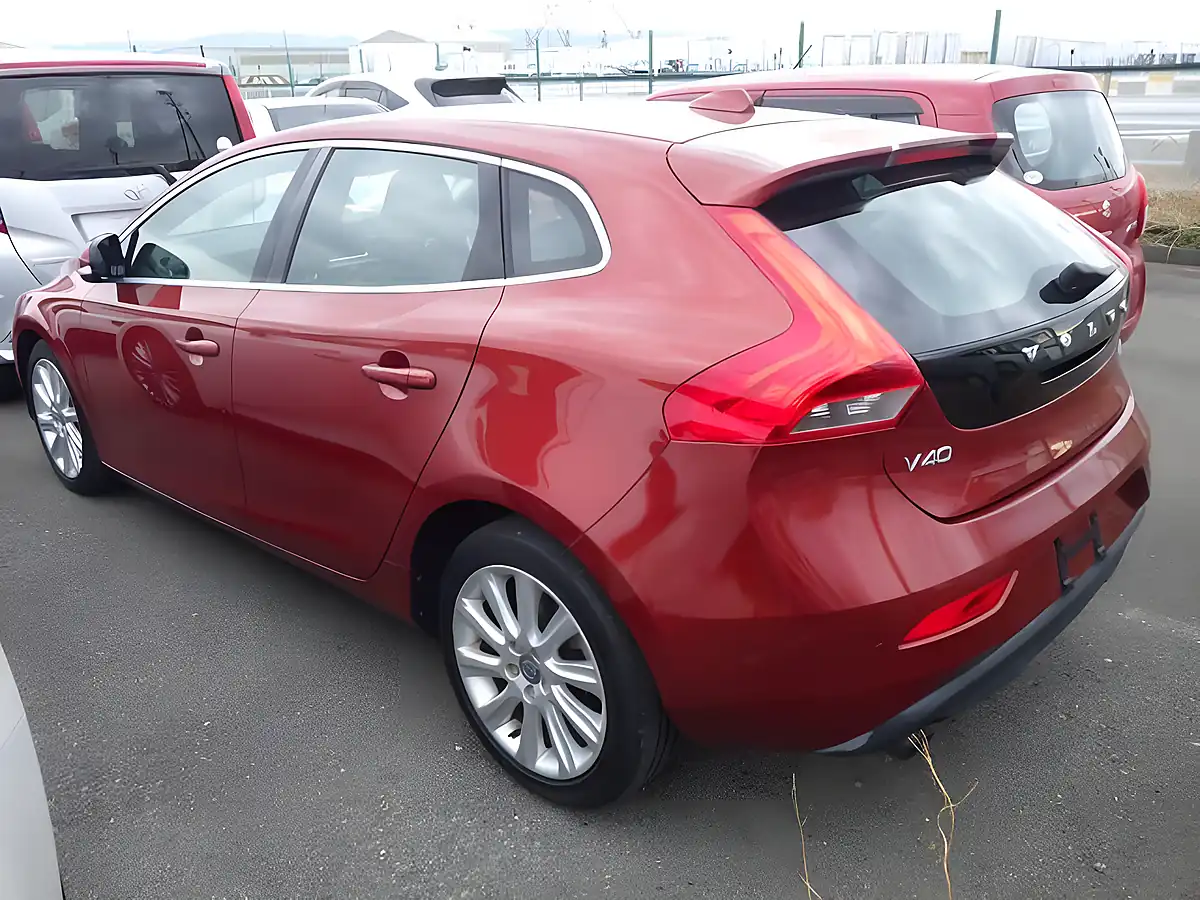 Used 2014 Volvo V40 Se Red - Interior and Exterior details 8