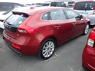 Used 2014 Volvo V40 Se Red - Interior and Exterior details 9