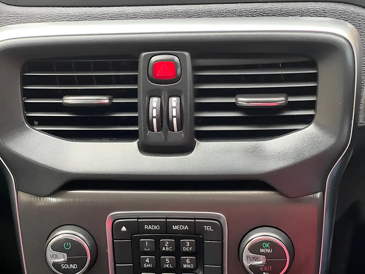 Used 2014 Volvo V40 Se Red - Interior and Exterior details 12