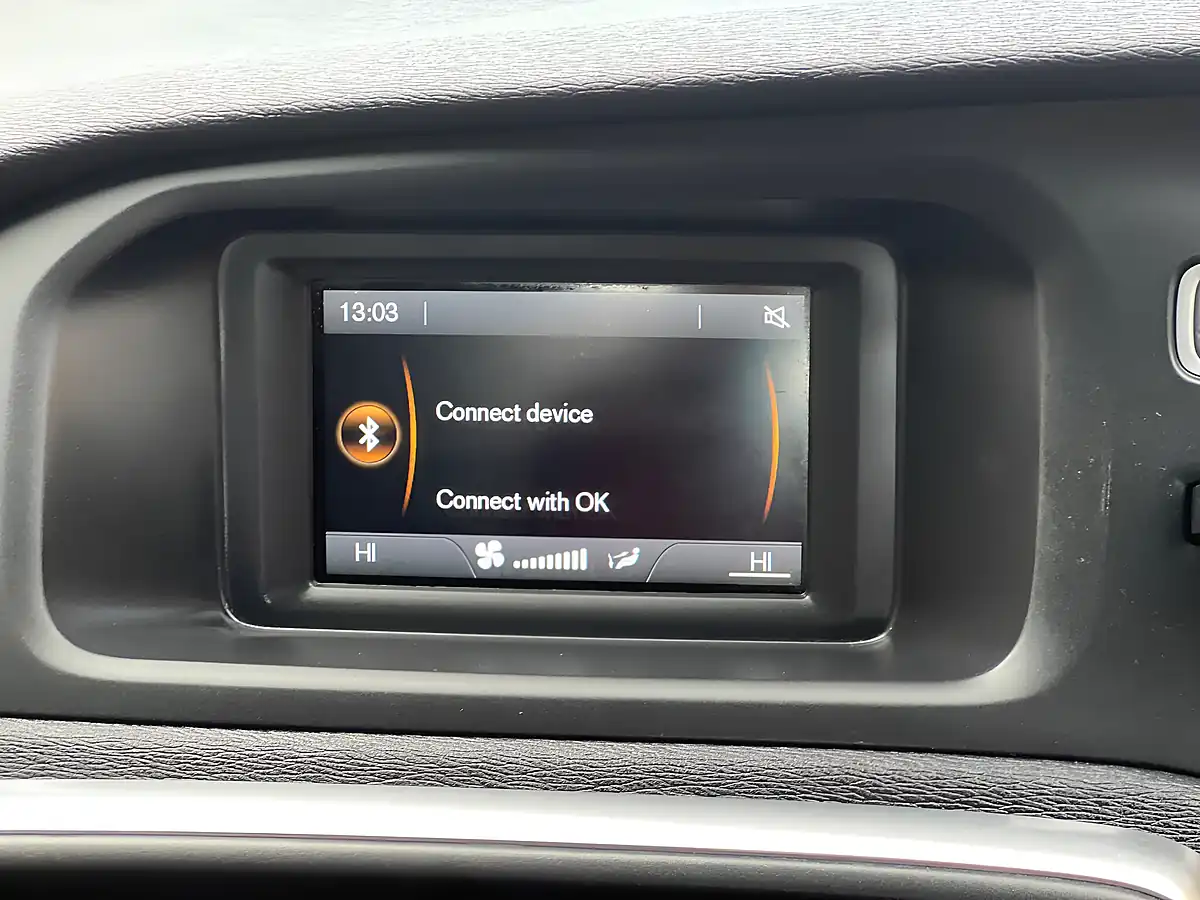 Used 2014 Volvo V40 Se Red - Interior and Exterior details 16