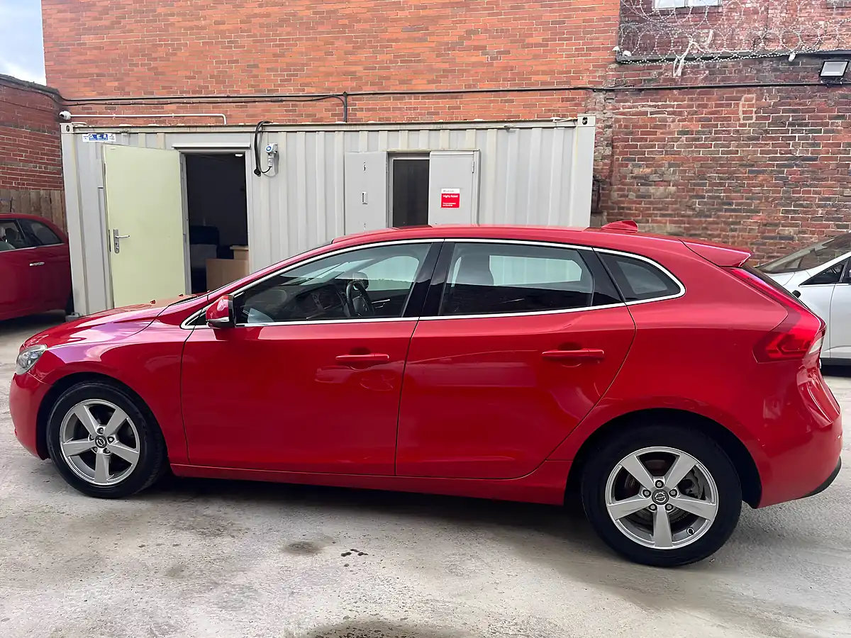 Used 2014 Volvo V40 Se Red - Interior and Exterior details 6