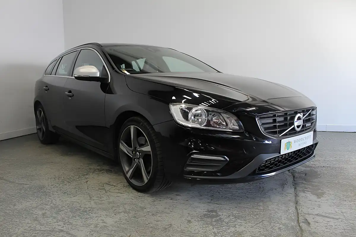 Used 2014 Volvo V60 R-Design Black - Front View