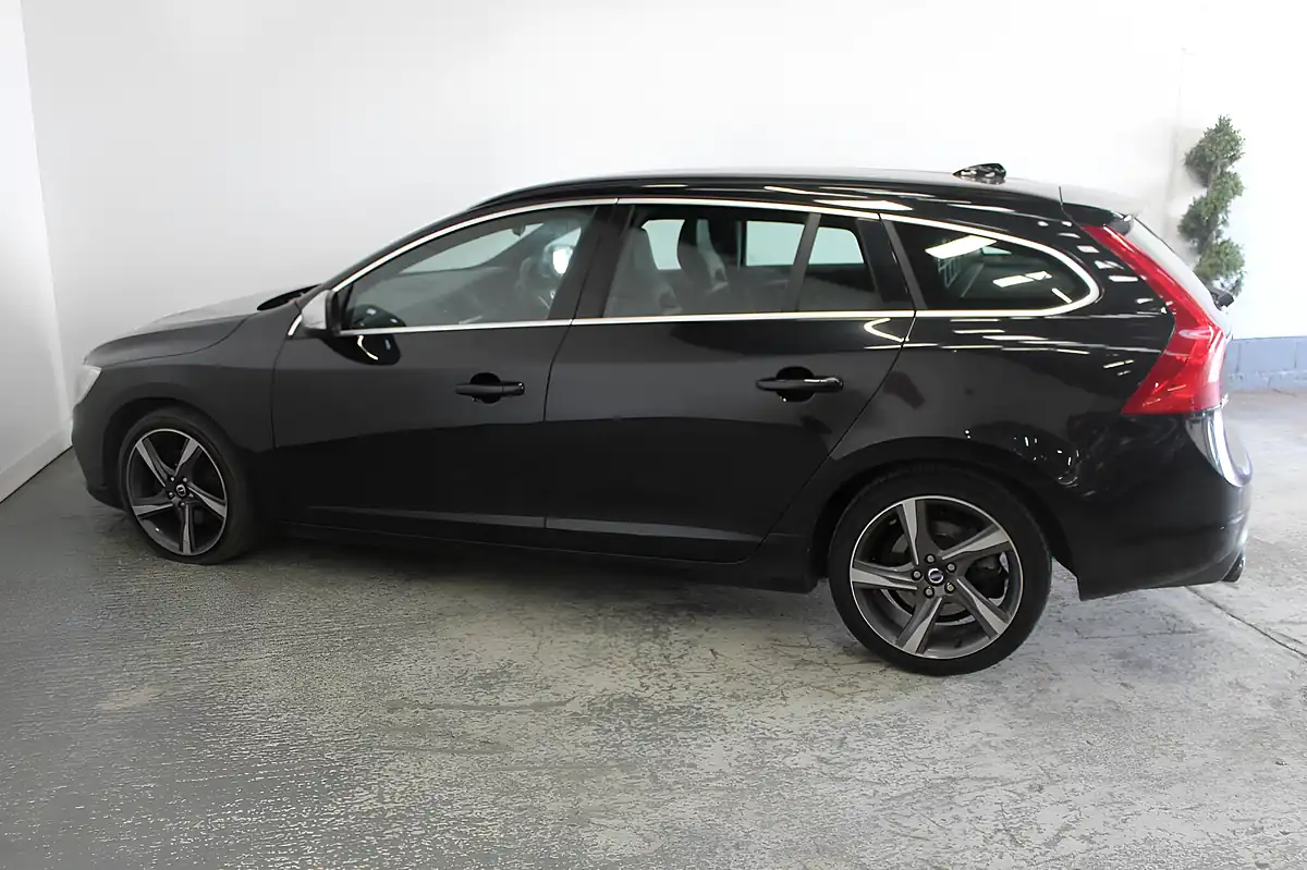 Used 2014 Volvo V60 R-Design Black - Interior and Exterior details 7
