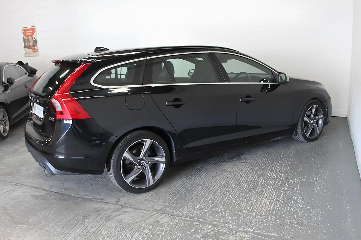 Used 2014 Volvo V60 R-Design Black - Interior and Exterior details 8