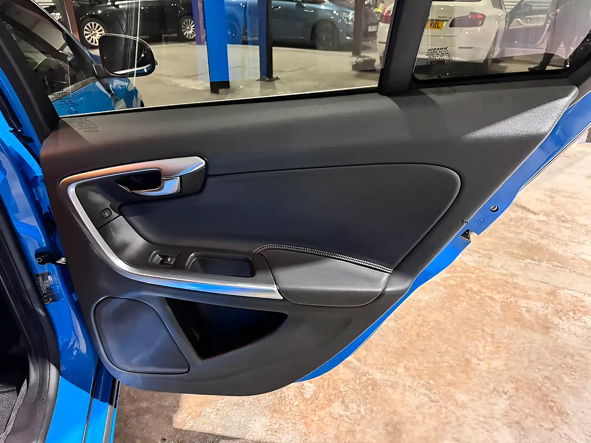Used 2014 Volvo V60 R-Design Lux Nav Blue - Interior and Exterior details 11