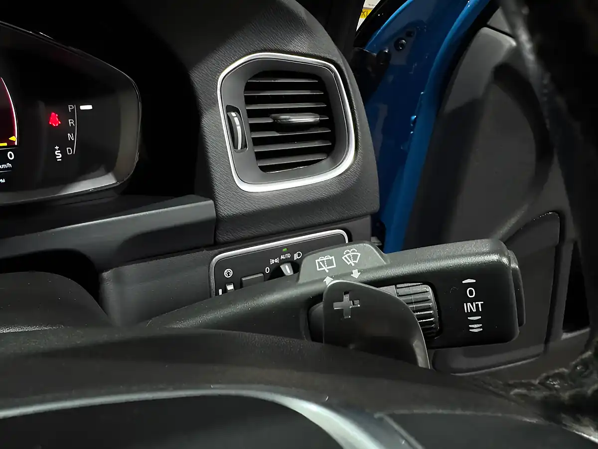 Used 2014 Volvo V60 R-Design Lux Nav Blue - Interior and Exterior details 15