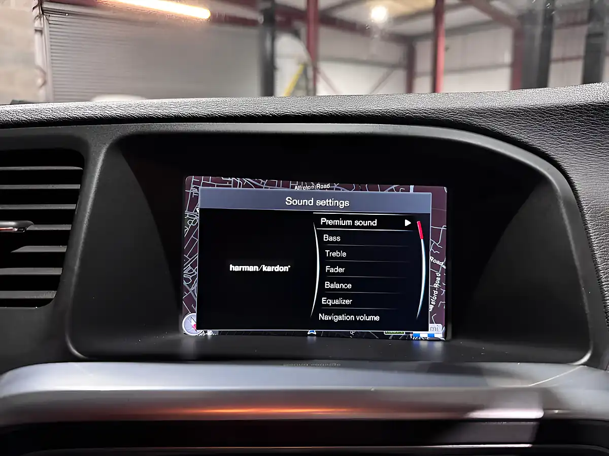 Used 2014 Volvo V60 R-Design Lux Nav Blue - Interior and Exterior details 16