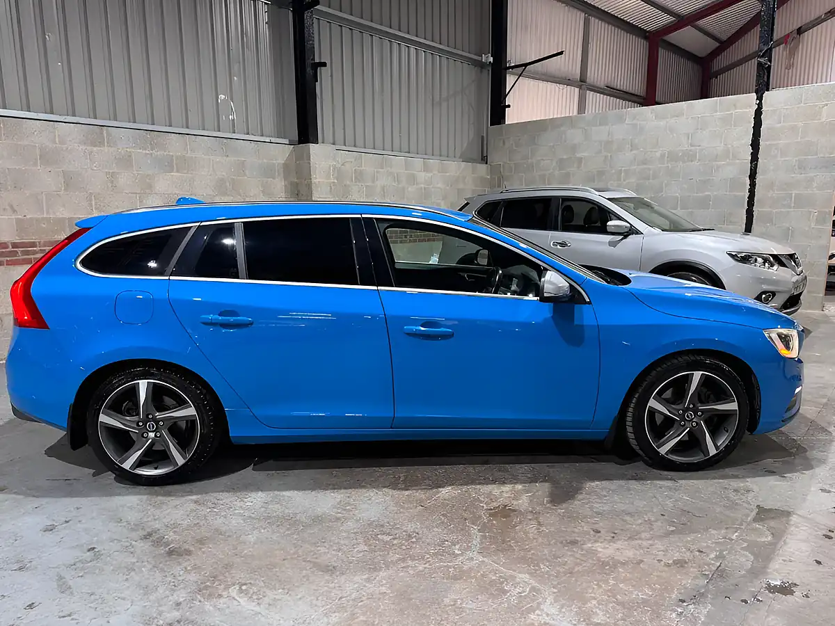 Used 2014 Volvo V60 R-Design Lux Nav Blue - Interior and Exterior details 2