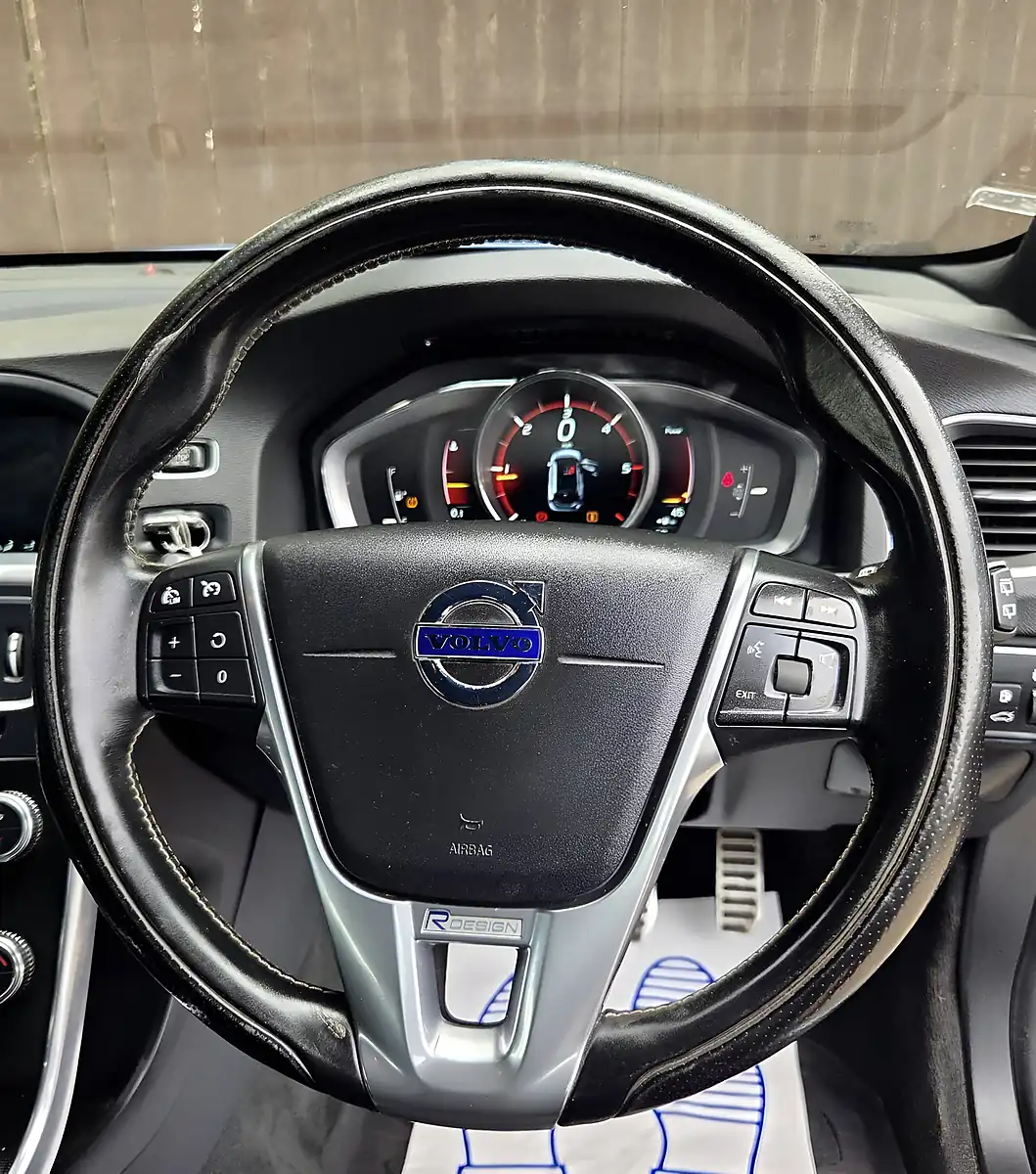 Used 2014 Volvo V60 R-Design Nav Blue - Interior and Exterior details 15