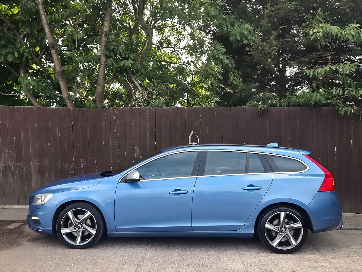 Used 2014 Volvo V60 R-Design Nav Blue - Interior and Exterior details 5