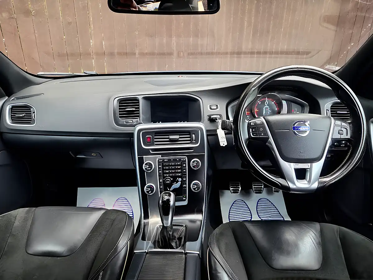 Used 2014 Volvo V60 R-Design Nav Blue - Interior and Exterior details 9