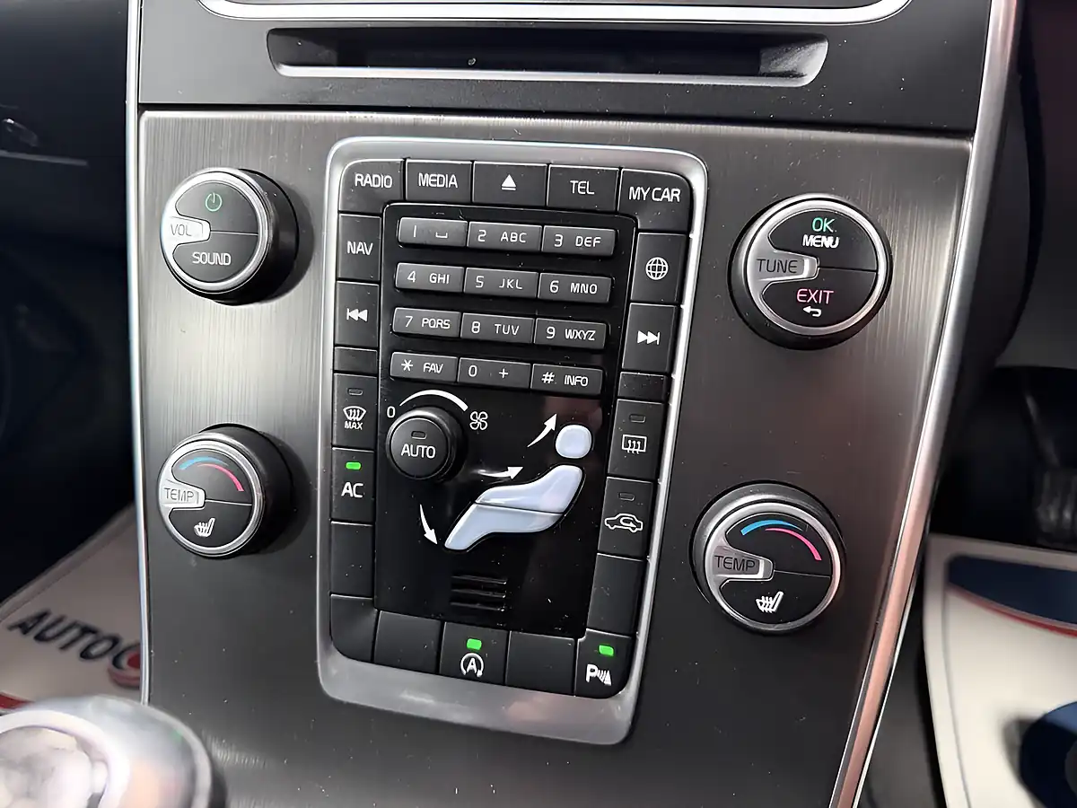 Used 2014 Volvo V60 Se Lux Nav Blue - Interior and Exterior details 11